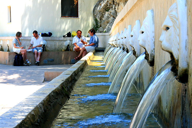 Spili: By the lions fountain