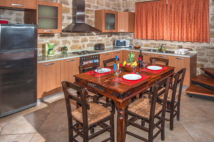 Stavromenos Villas - Dining table